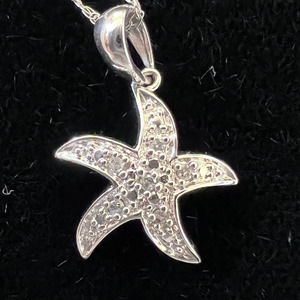 10k White Gold and Diamond Starfish Necklace 18"